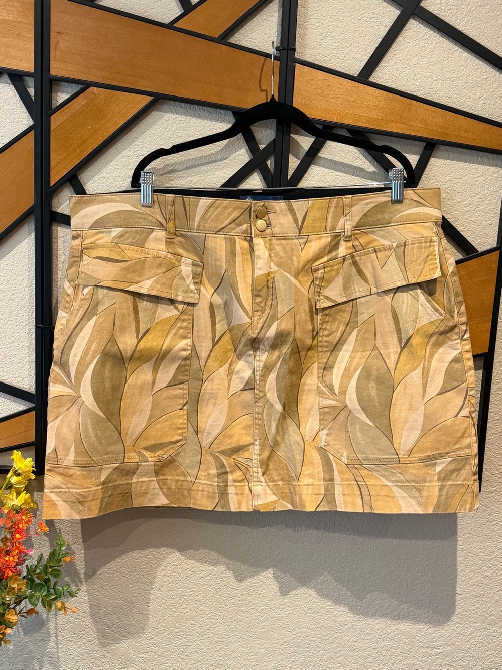 Democracy Mustard and Tan Leaf-Print Cargo Skirt